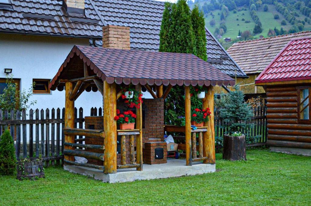Casa Prundari Nicu și Mirela Hotel Poiana Teiului Exterior foto
